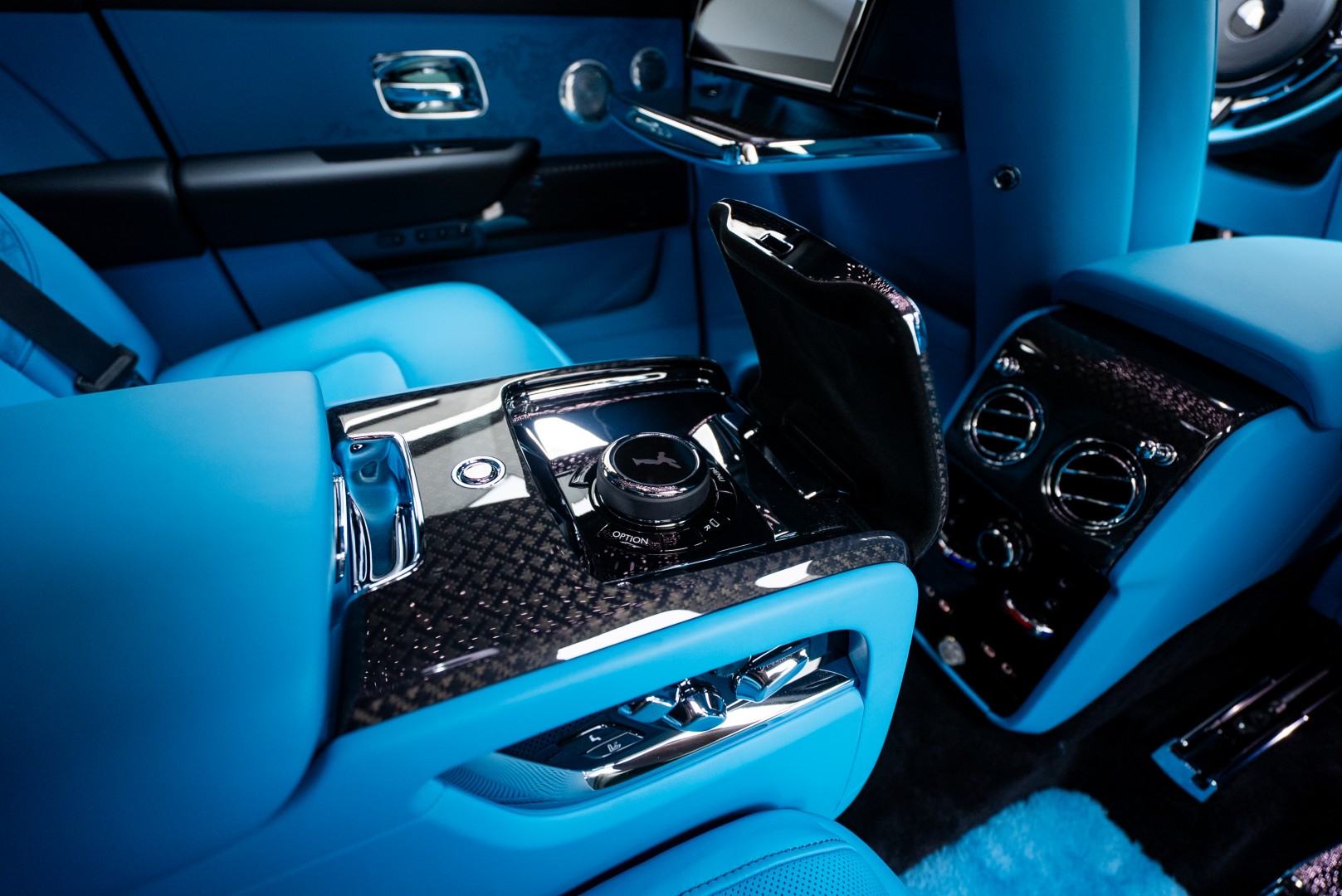 2026 ROLLS ROYCE CULLINAN |BLACK BADGE | GCC | CLOUD DESIGN INTERIOR | FULL OPTION 